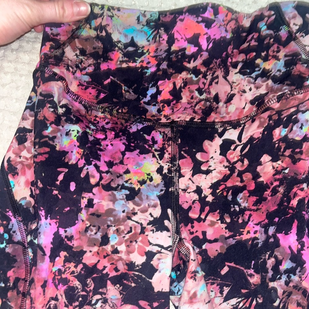 Lululemon leggings size 2 ltd. Edition pattern